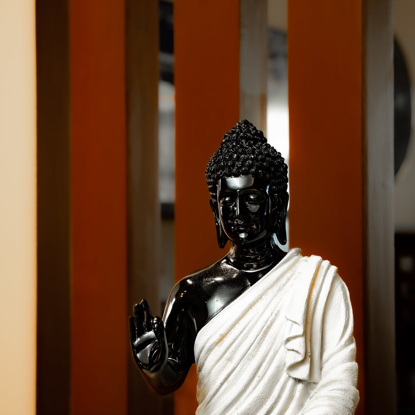 The meditating buddha- Black and white edition - madsbox